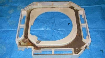 クリーニング前のドレンパン 天井カセット形エアコン4方向吹出