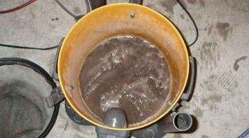 天井カセット形エアコンのドレン配管の廃水