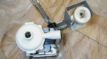 クリーニング後のドレンポンプ 天井カセット形エアコン4方向吹出