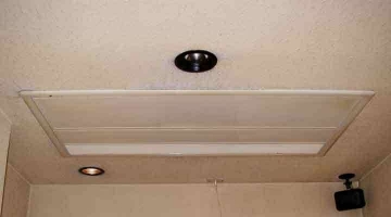 クリーニング後のパネル 天井ビルトイン形エアコン